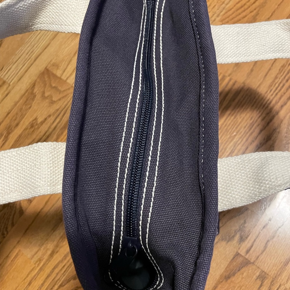 Lands End Stylish Canvas Tote Insulated Lunch Bag with Navy Accents - Picture 5 of 12